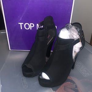 Beautiful suede heels!